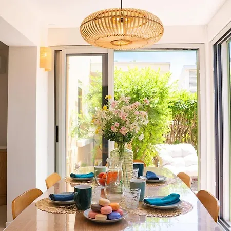 Apartamento T4 Rez De Jardin A 150m De La Six-fours Sanary